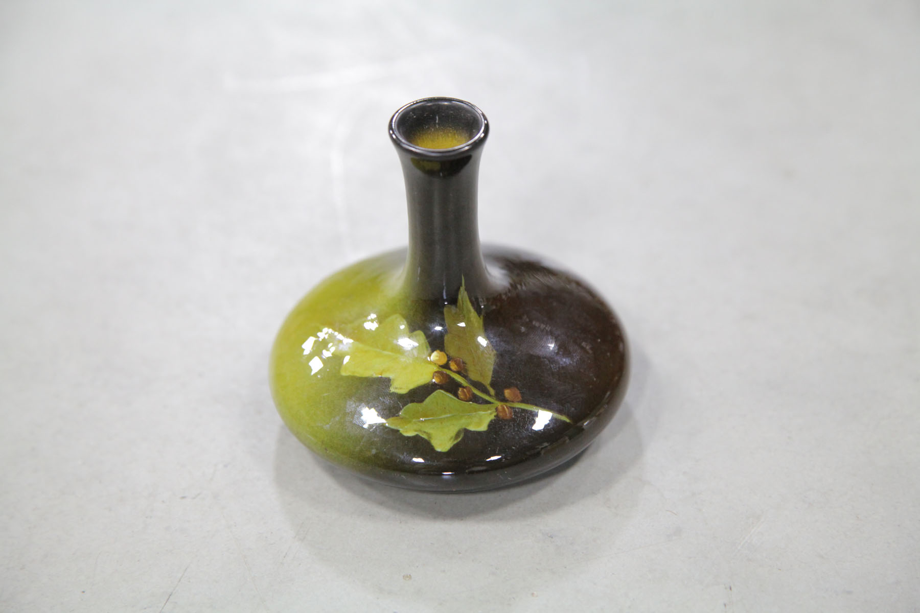 ZANESVILLE POTTERY CABINET VASE. 