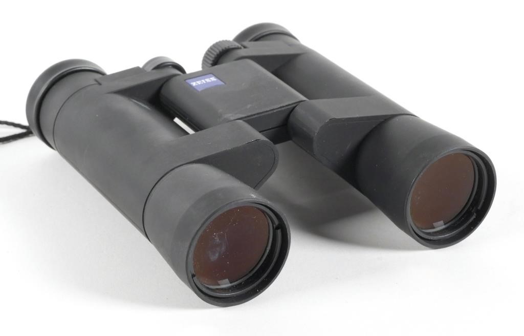 ZEISS BINOCULARS10 x 25 T. #