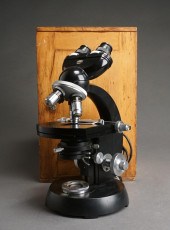 ZEISS MICROSCOPE WITH WOOD CAR