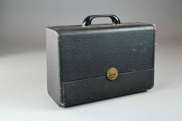 ZENITH BLACK STAG PORTABLE RADIOMid